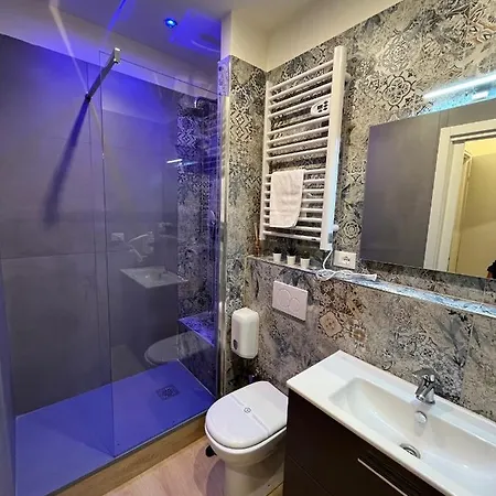 Guest house La Deluxe & *