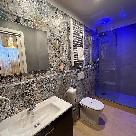 Guest house La Deluxe & *