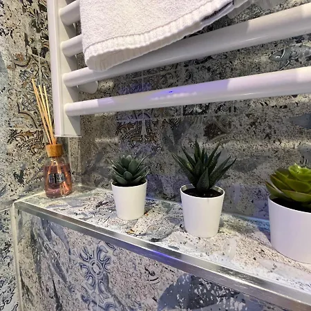 La Deluxe & 招待所 *