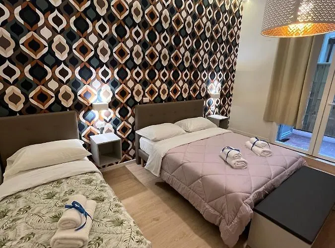 Guest house La Deluxe & *