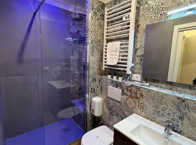 Guest house La Deluxe & *