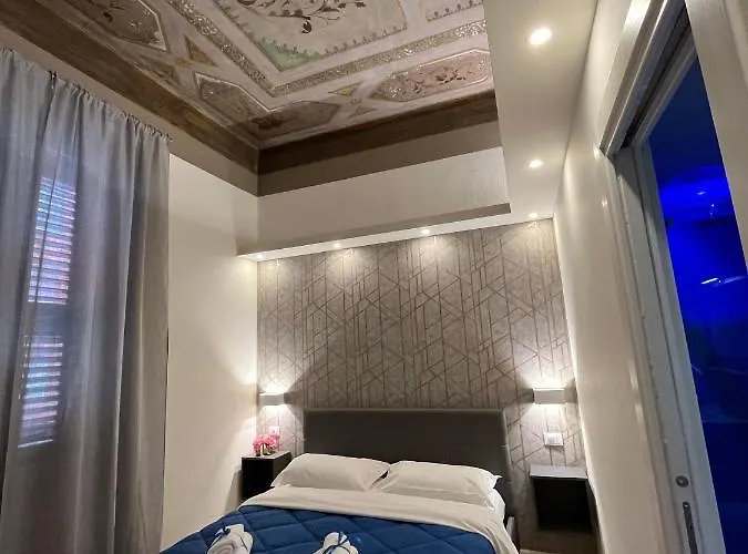 Guest house La Deluxe & *